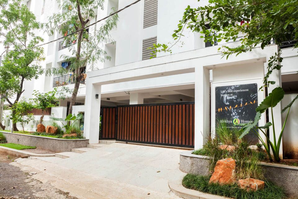 Alekhya Whistling Woods Hyderabad, Hafeezpet Resale Price List