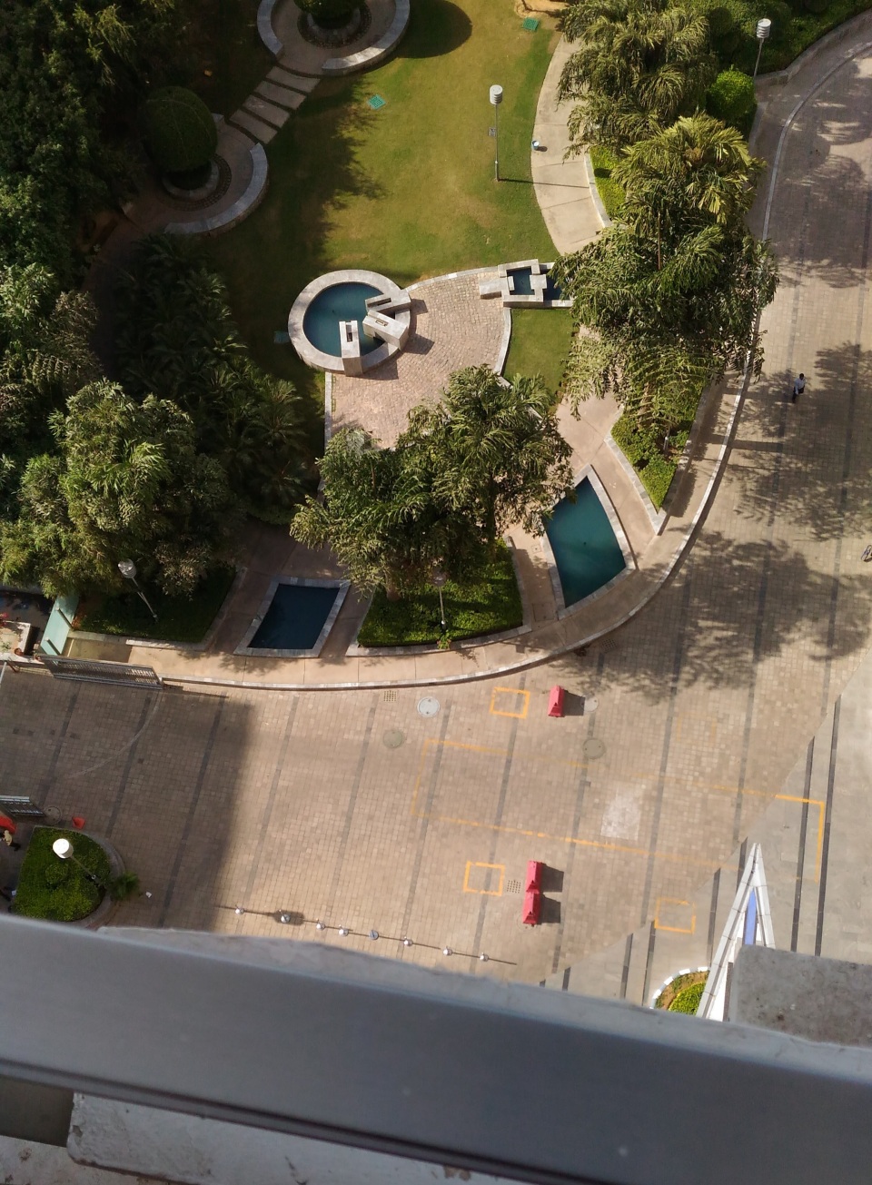 DLF The Pinnacle DLF Phase 5, Gurgaon Resale Price List, Brochure, Floor Plan, Location Map