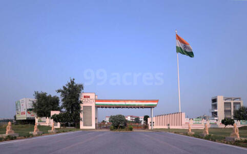 M2K County Entrance