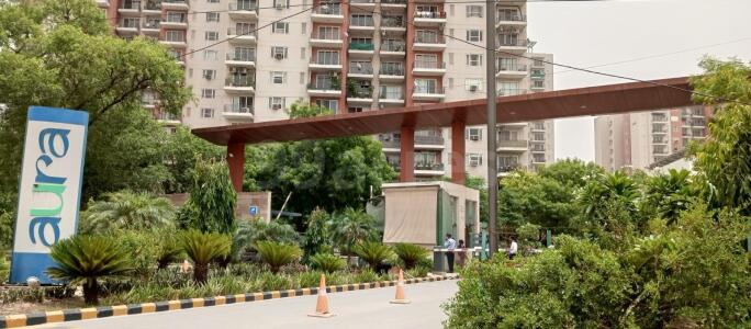 Mahindra Aura Entrance