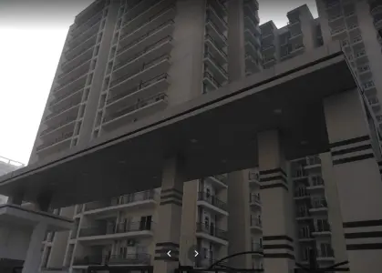 Maxblis Grand Kingston Entrance