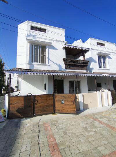 MP Dollars County Entrance