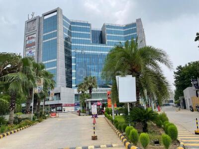 Ready to move Office Space in Platinum Tower Malibu Town Gurgaon - 637 ...